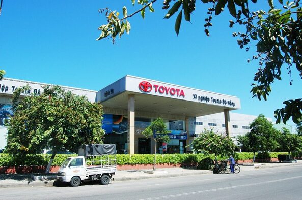 showroom Toyota đà nẵng