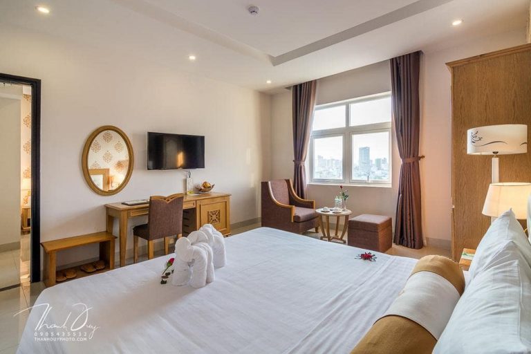 Không gian phòng cực đẹp tại khách sạn Royal Family Đà Nẵng