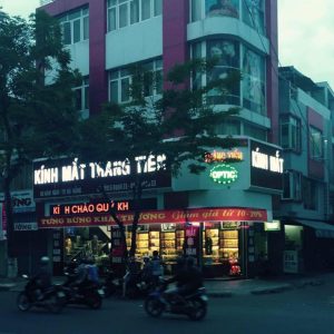 Mắt kính Tràng Tiền