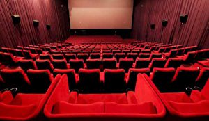 Phòng xem phim với những ghế đôi, âm thanh thiết bị hiện đại