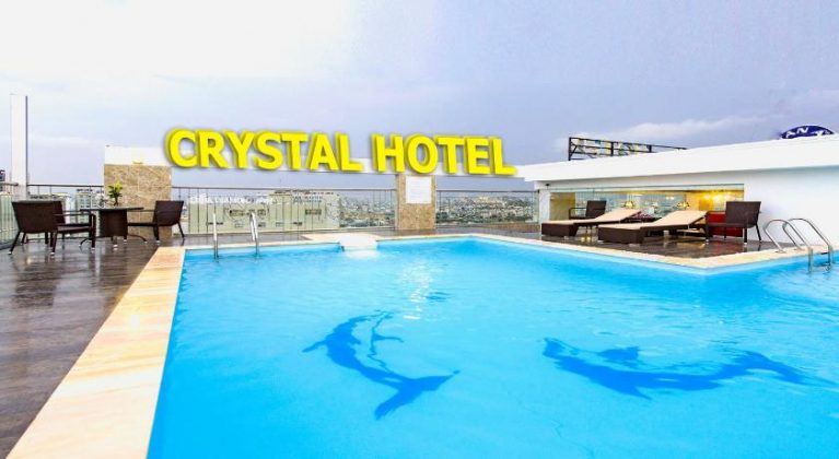 View hồ bơi cực đẹp tại khách sạn Crystal Đà Nẵng