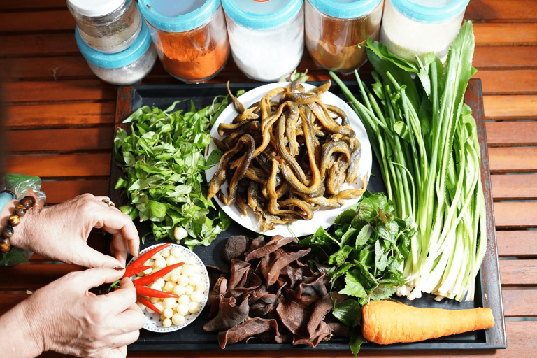 Những nguyên liệu chất lượng tạo nên tô cháo lươn chất lượng tại quán Dì Mai