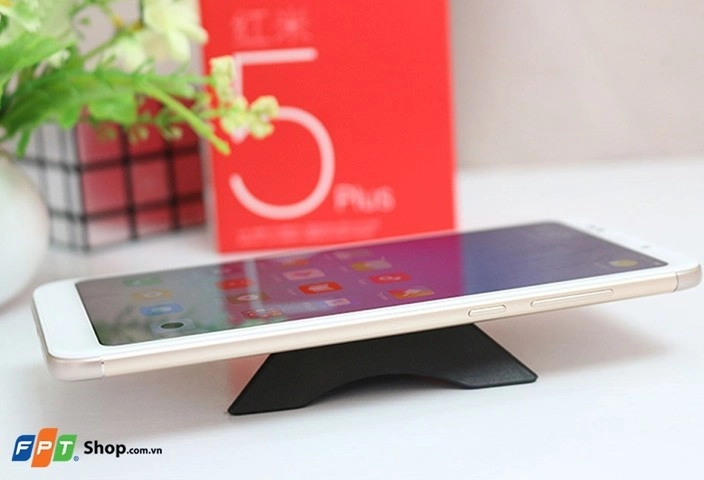 dat-truoc-redmi-5-plus-1-jpg