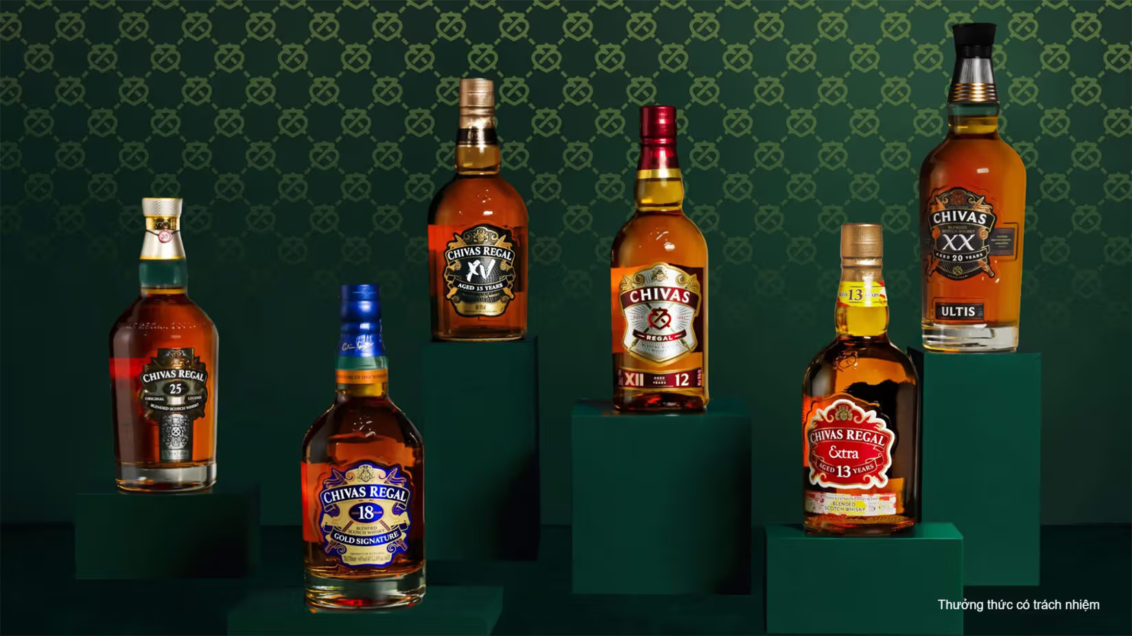 Bảo quản chai whisky đứng, tránh nơi có ánh sáng mạnh hoặc nhiệt độ dao động – là nguyên tắc cơ bản cho cả sưu tầm lẫn thưởng thức.